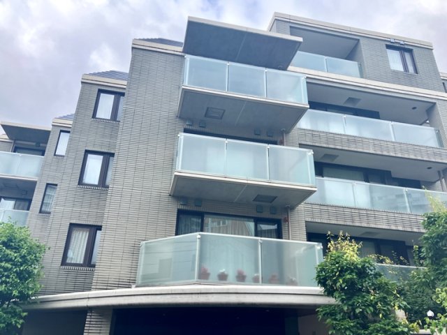 3LDK Mansion in Chiyoda, Tokyo - Image 1