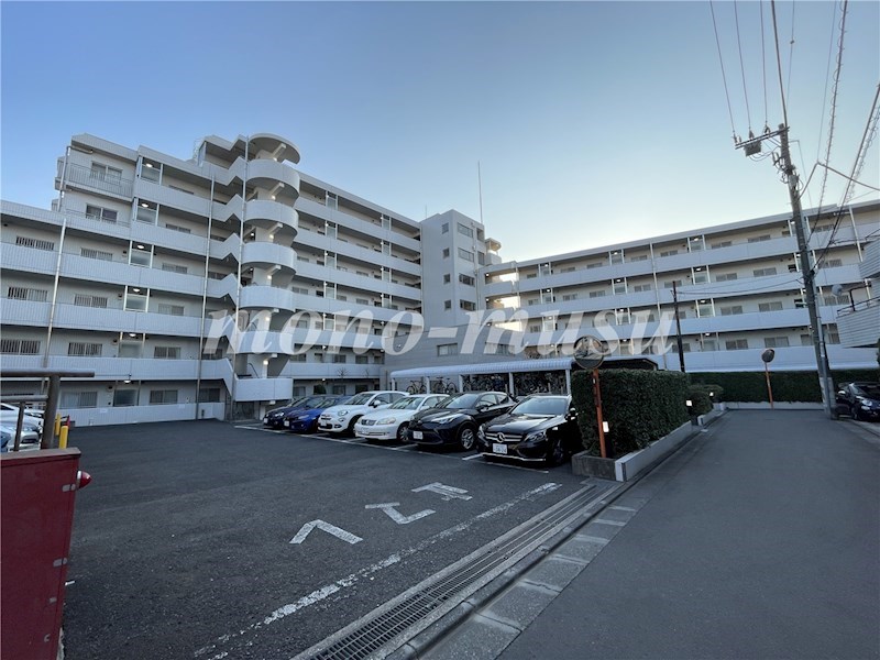 3LDK Mansion in Meguro, Tokyo - Image 1