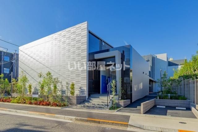 3LDK Mansion in Meguro, Tokyo - Image 1