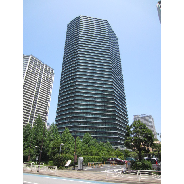 3LDK Mansion in Minato, Tokyo - Image 1