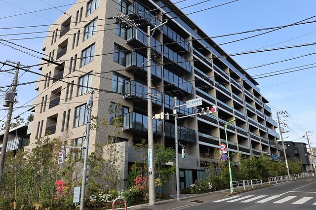 3LDK Mansion in Setagaya, Tokyo - Image 1