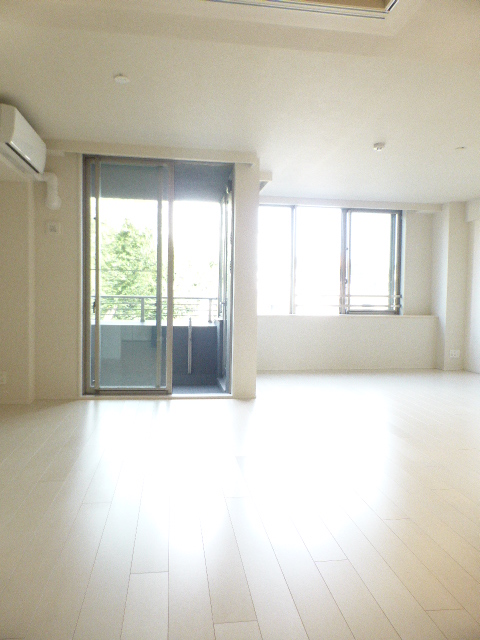 3LDK Mansion in Shibuya, Tokyo — photo 3 of 3