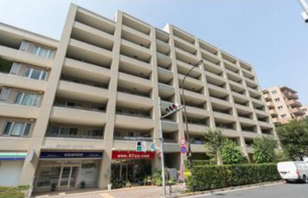 3LDK Mansion in Shinjuku, Tokyo - Image 1
