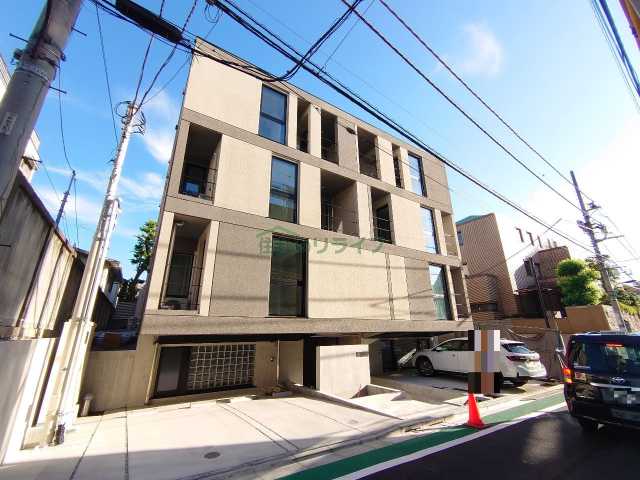 3LDK Mansion in Shinjuku, Tokyo - Image 1