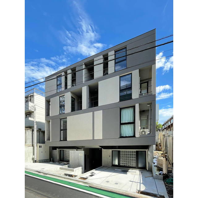 3LDK Mansion in Shinjuku, Tokyo - Image 1