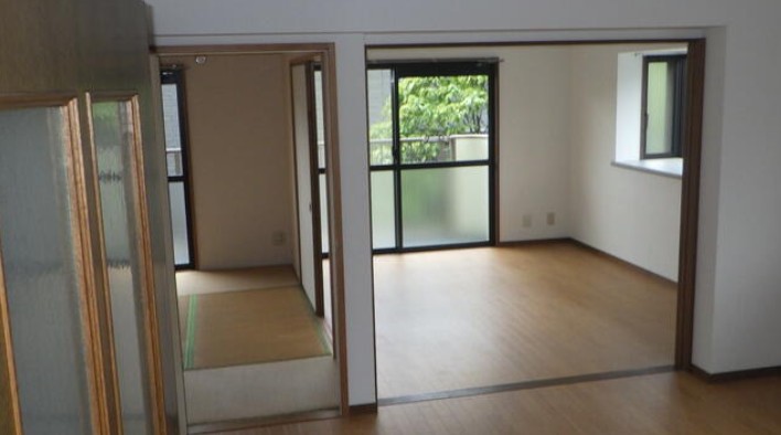 3LDK Mansion in Suginami, Tokyo — photo 3 of 3