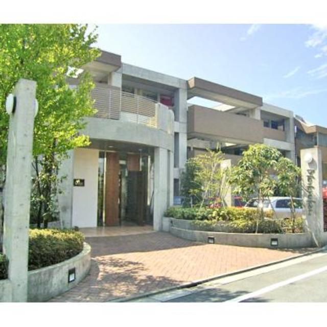 3LDK Mansion in Suginami, Tokyo - Image 1