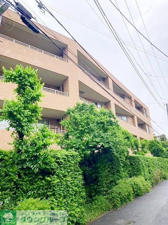 3LDK Mansion in Suginami, Tokyo - Image 1