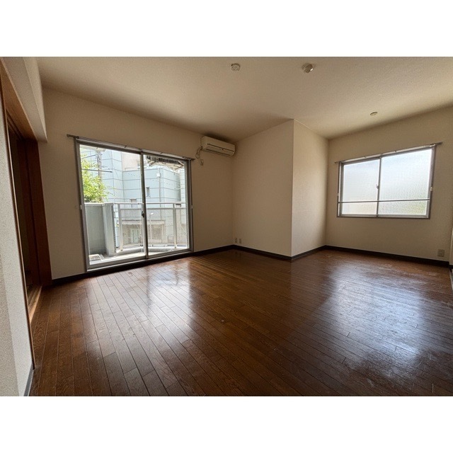 3LDK Mansion in Toshima, Tokyo — photo 3 of 3