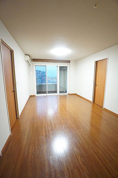 3SLDK Mansion in Minato, Tokyo — photo 3 of 3