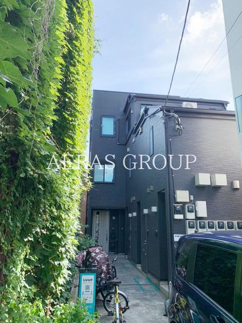 4LDK Apartment in Meguro, Tokyo