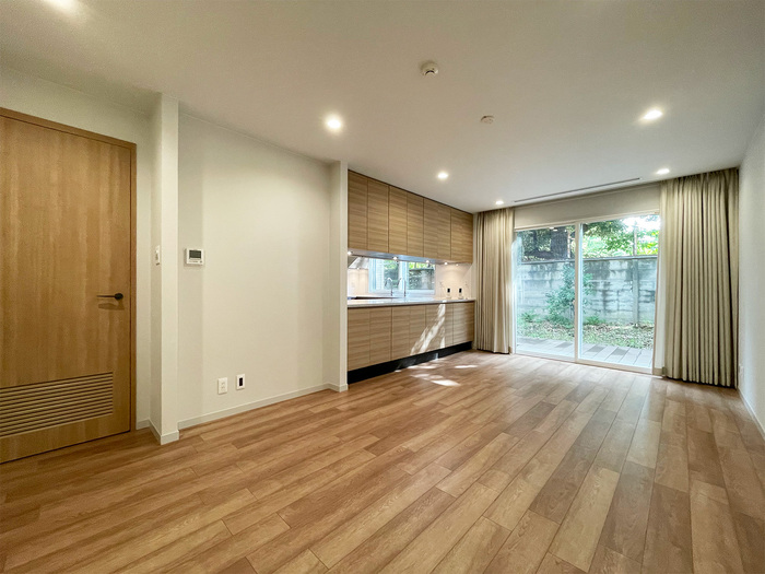 6LDK Mansion in Minato, Tokyo — photo 3 of 3