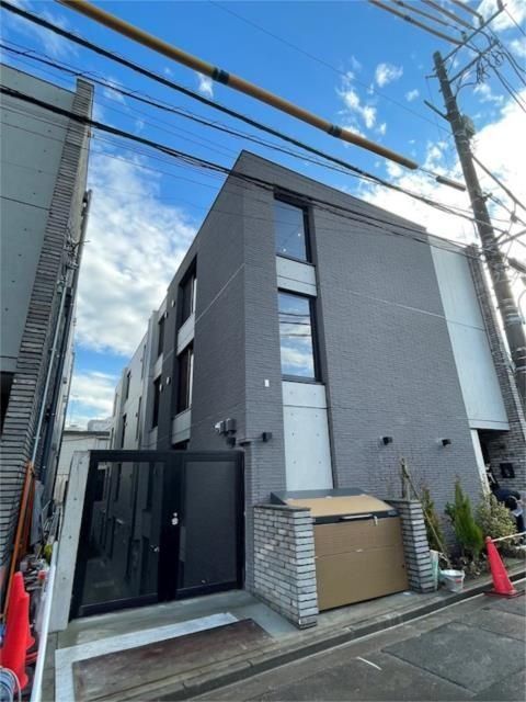 ワンルーム Mansion in Meguro, Tokyo - Image 1