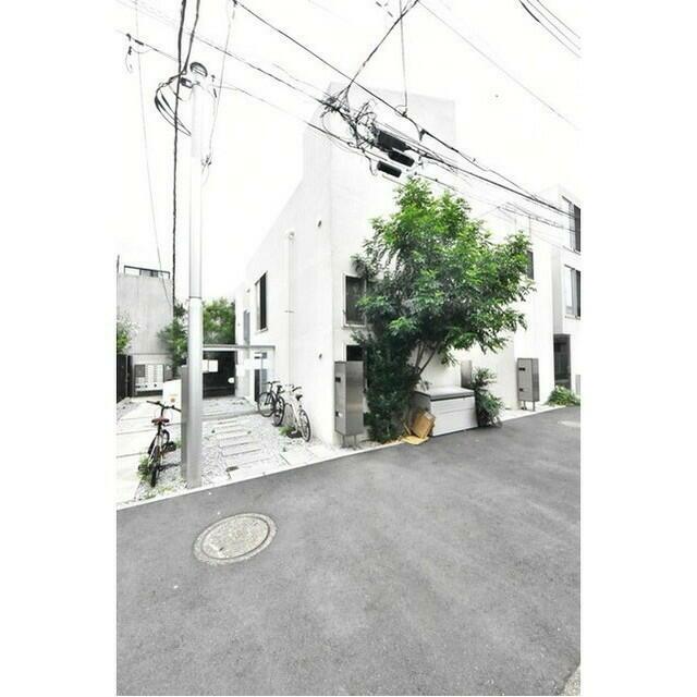 ワンルーム Mansion in Shibuya, Tokyo - Image 1